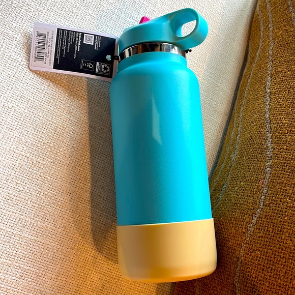 - BNWT LIMITED EDITION 32oz HYDRO FLASK WITH STRAW LID IN THE COLOR POOL! - Picture 2 of 3